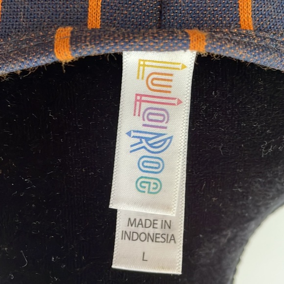 LulaRoe Perfect T - Picture 3 of 4